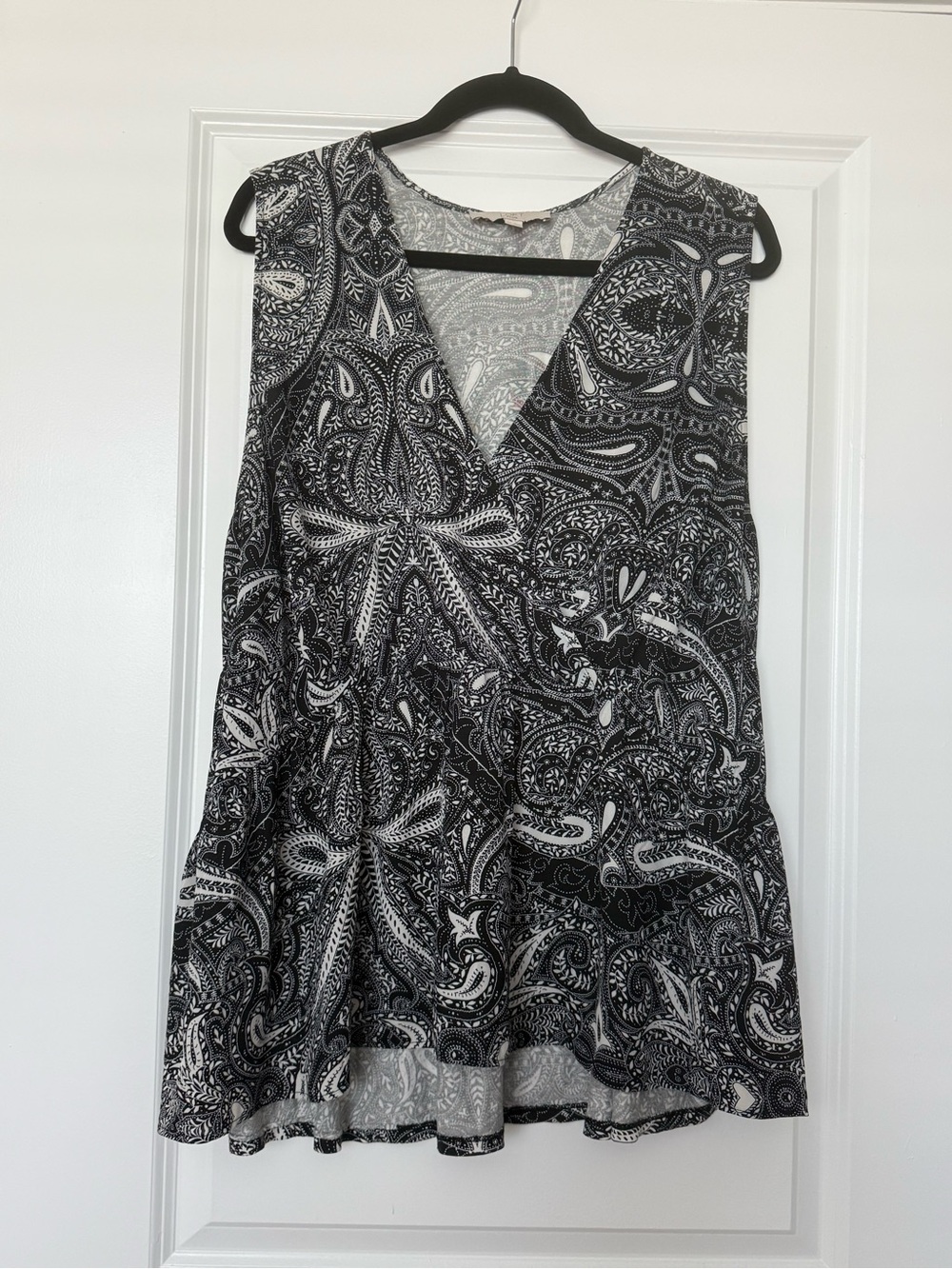 LOFT peplum top Paisley Print V-Neck Black & White
